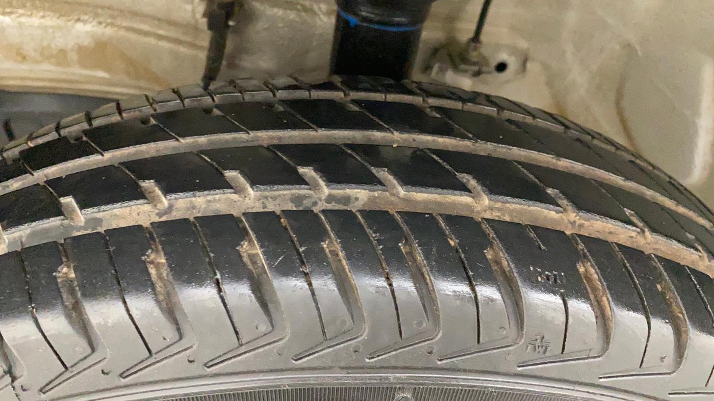 2022 Maruti Alto K10 VXI, Petrol, Manual, 10,850 km, Left Front Tyre Tread