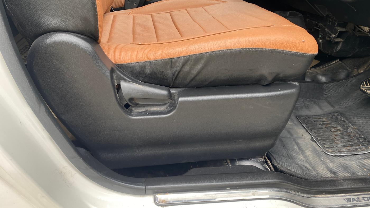 2018 Maruti Wagon R 1.0 VXI AMT, Petrol, Automatic, 61,961 km, Driver Side Adjustment Panel