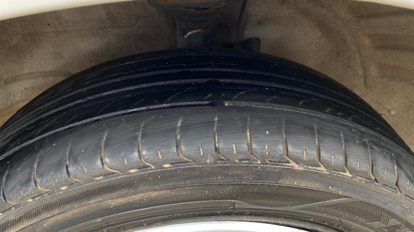 2018 Maruti Wagon R 1.0 VXI AMT, Petrol, Automatic, 61,961 km, Left Front Tyre Tread