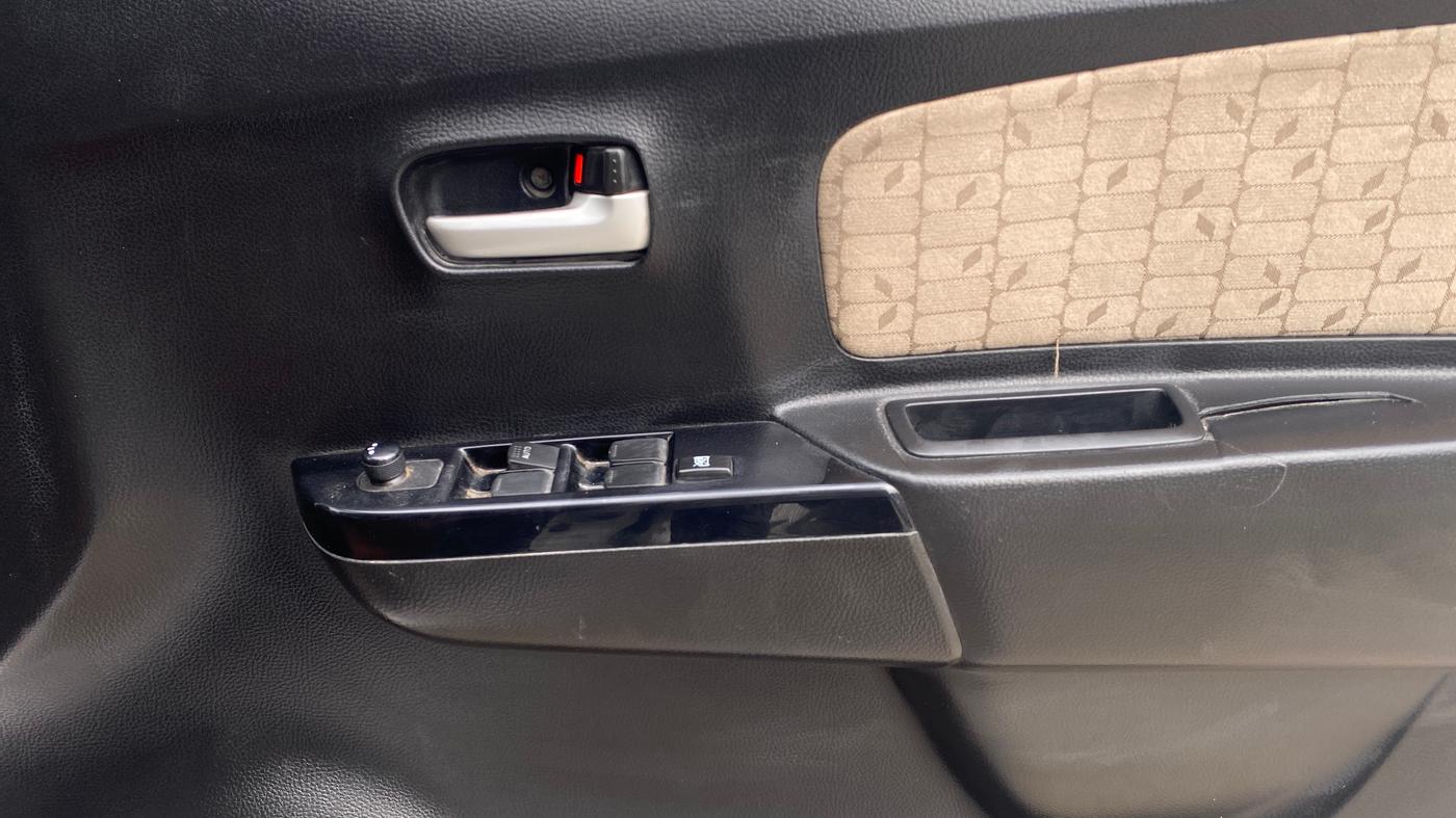 2018 Maruti Wagon R 1.0 VXI AMT, Petrol, Automatic, 61,961 km, Driver Side Door Panels Control