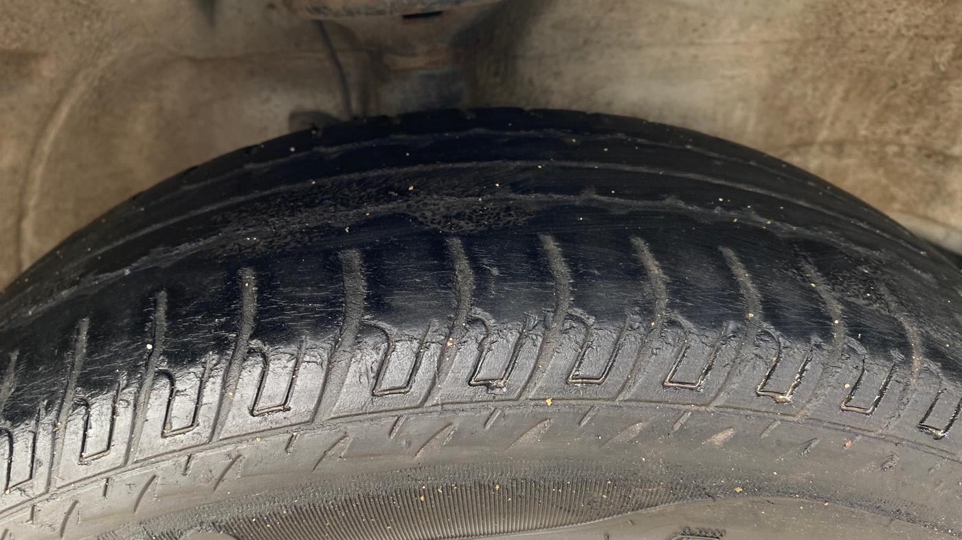 2018 Maruti Wagon R 1.0 VXI AMT, Petrol, Automatic, 61,961 km, Right Front Tyre Tread