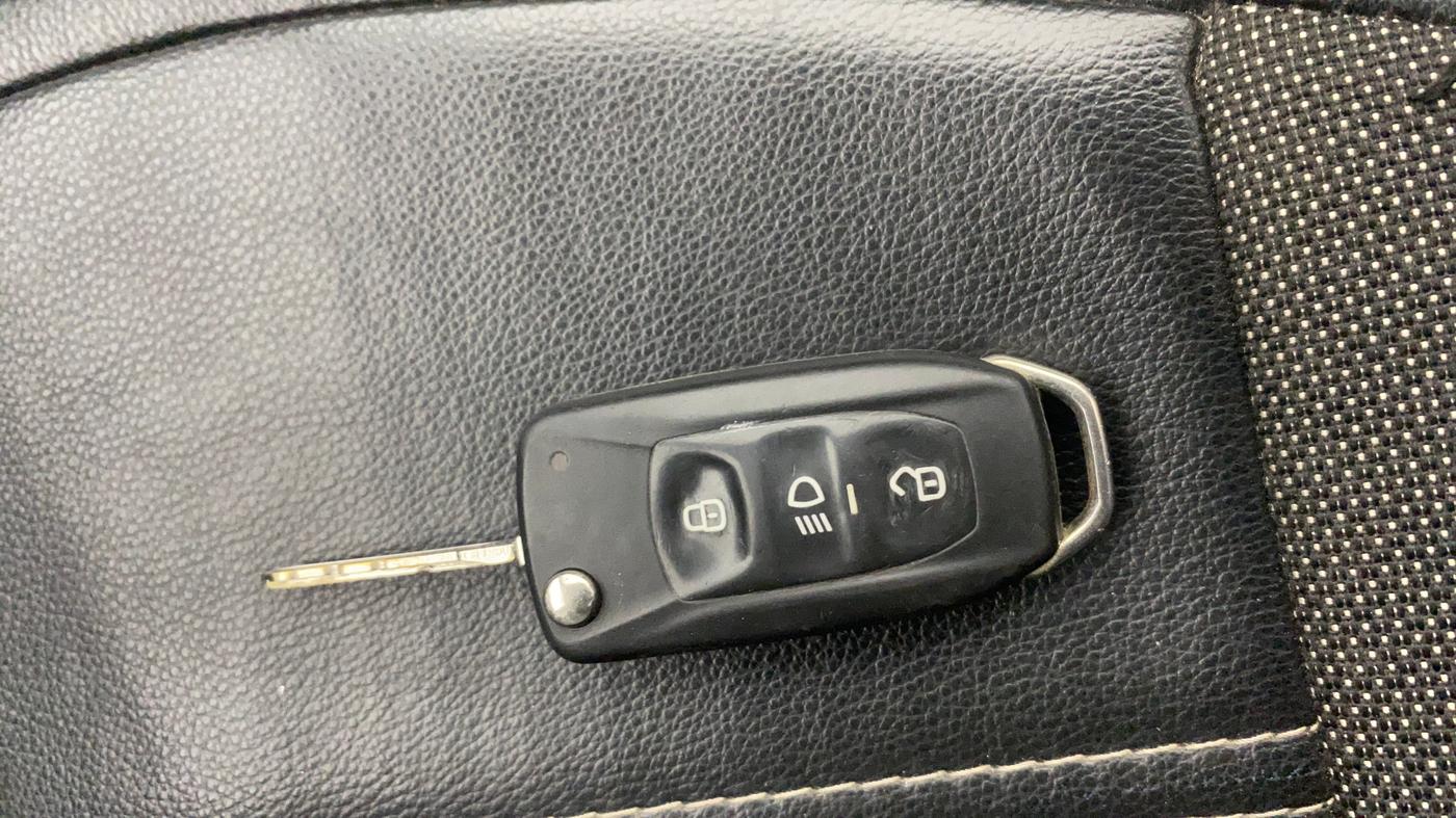 2016 Tata Zest XMS PETROL, Petrol, Manual, 82,162 km, Key Close Up