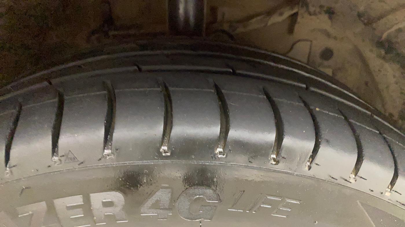2016 Tata Zest XMS PETROL, Petrol, Manual, 82,162 km, Right Front Tyre Tread