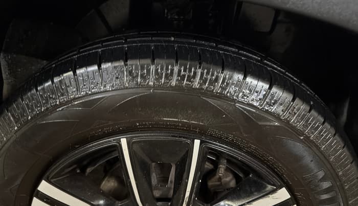 2023 Renault Kwid CLIMBER MT 1.0, Petrol, Manual, 43,742 km, Right Front Tyre Tread