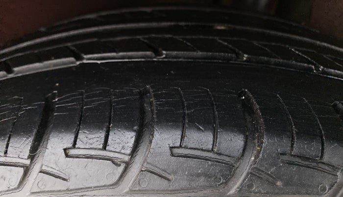 2016 Maruti Baleno DELTA PETROL 1.2, Petrol, Manual, 45,303 km, Left Rear Tyre Tread