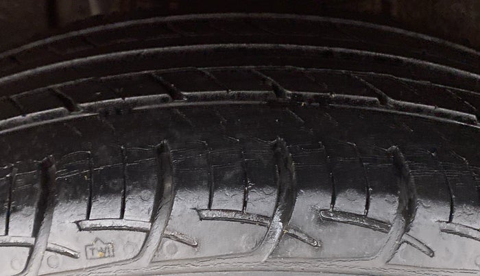 2016 Maruti Baleno DELTA PETROL 1.2, Petrol, Manual, 45,303 km, Right Rear Tyre Tread