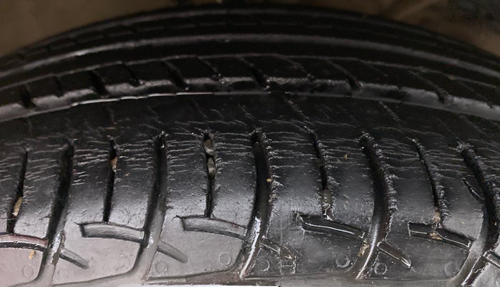 2016 Maruti Baleno DELTA PETROL 1.2, Petrol, Manual, 45,303 km, Right Front Tyre Tread