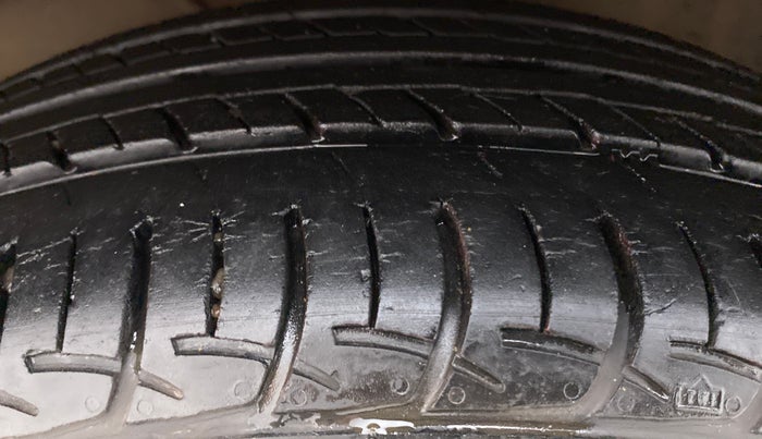 2016 Maruti Baleno DELTA PETROL 1.2, Petrol, Manual, 45,303 km, Left Front Tyre Tread