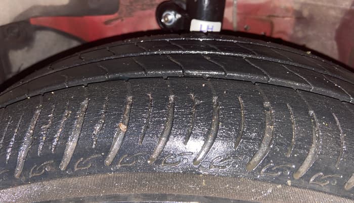2014 Honda Brio S MT, Petrol, Manual, 73,869 km, Left Front Tyre Tread