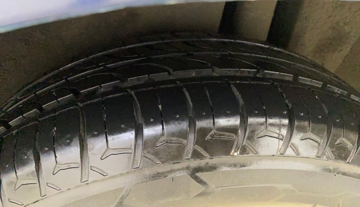 2017 Maruti Ciaz ZETA 1.4  MT PETROL, Petrol, Manual, 58,139 km, Left Rear Tyre Tread