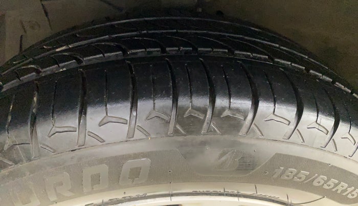 2017 Maruti Ciaz ZETA 1.4  MT PETROL, Petrol, Manual, 58,139 km, Left Front Tyre Tread