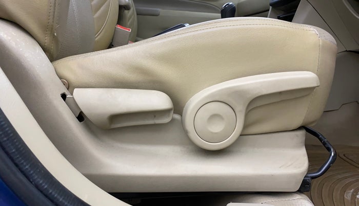 2017 Maruti Ciaz ZETA 1.4  MT PETROL, Petrol, Manual, 58,139 km, Driver Side Adjustment Panel