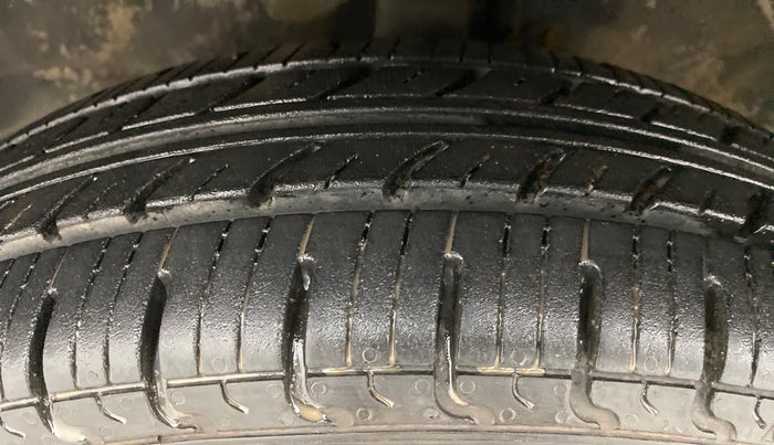 2012 Maruti Wagon R 1.0 LXI CNG, CNG, Manual, 27,390 km, Left Front Tyre Tread