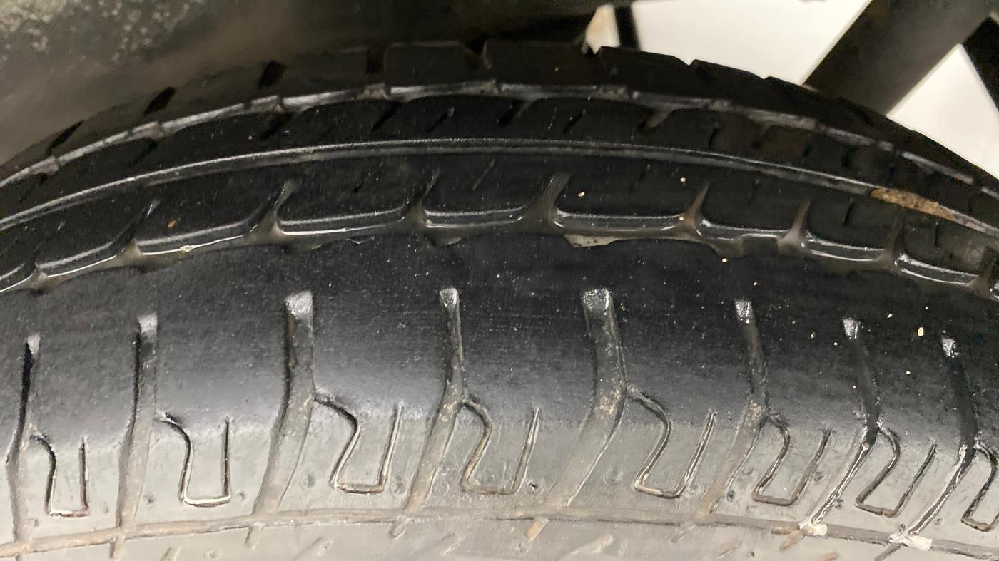 2012 Maruti Wagon R 1.0 LXI CNG, CNG, Manual, 27,390 km, Left Rear Tyre Tread