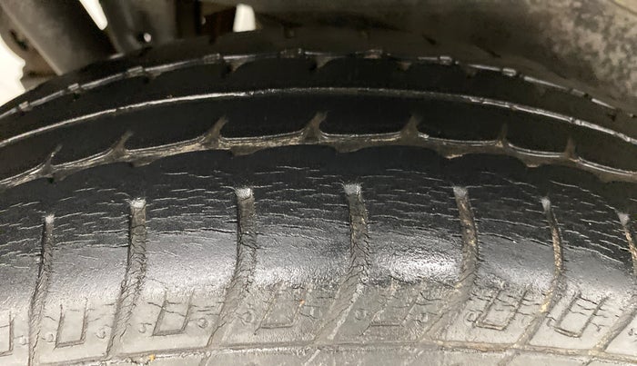 2012 Maruti Wagon R 1.0 LXI CNG, CNG, Manual, 27,390 km, Right Rear Tyre Tread