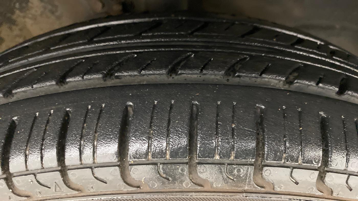 2012 Maruti Wagon R 1.0 LXI CNG, CNG, Manual, 27,390 km, Right Front Tyre Tread