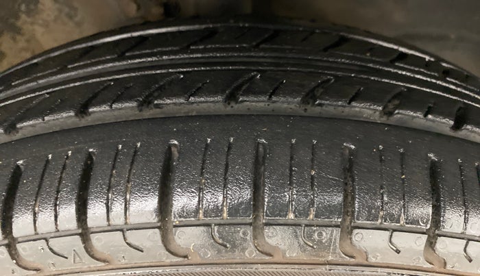 2012 Maruti Wagon R 1.0 LXI CNG, CNG, Manual, 27,390 km, Right Front Tyre Tread