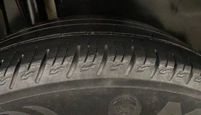 2018 Maruti Vitara Brezza ZDI, Diesel, Manual, 93,376 km, Right Rear Tyre Tread