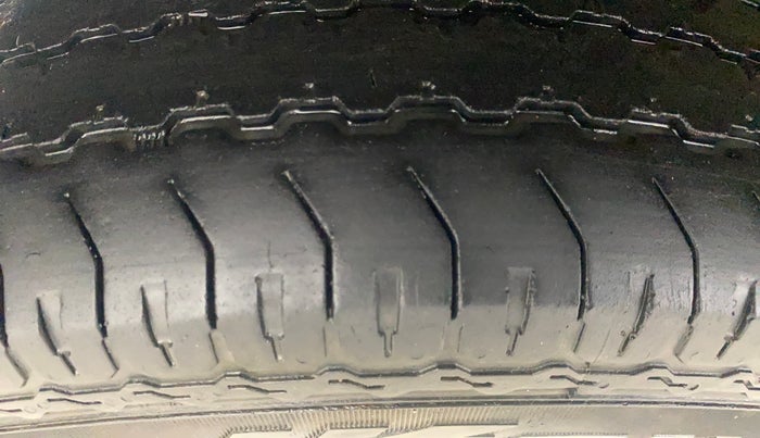 2021 Maruti Eeco 7 STR, Petrol, Manual, 76,991 km, Right Rear Tyre Tread