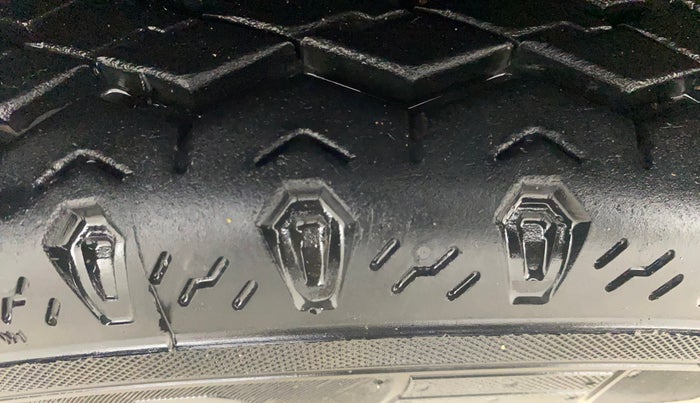 2021 Maruti Eeco 7 STR, Petrol, Manual, 76,991 km, Left Front Tyre Tread