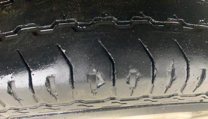 2021 Maruti Eeco 7 STR, Petrol, Manual, 76,991 km, Left Rear Tyre Tread