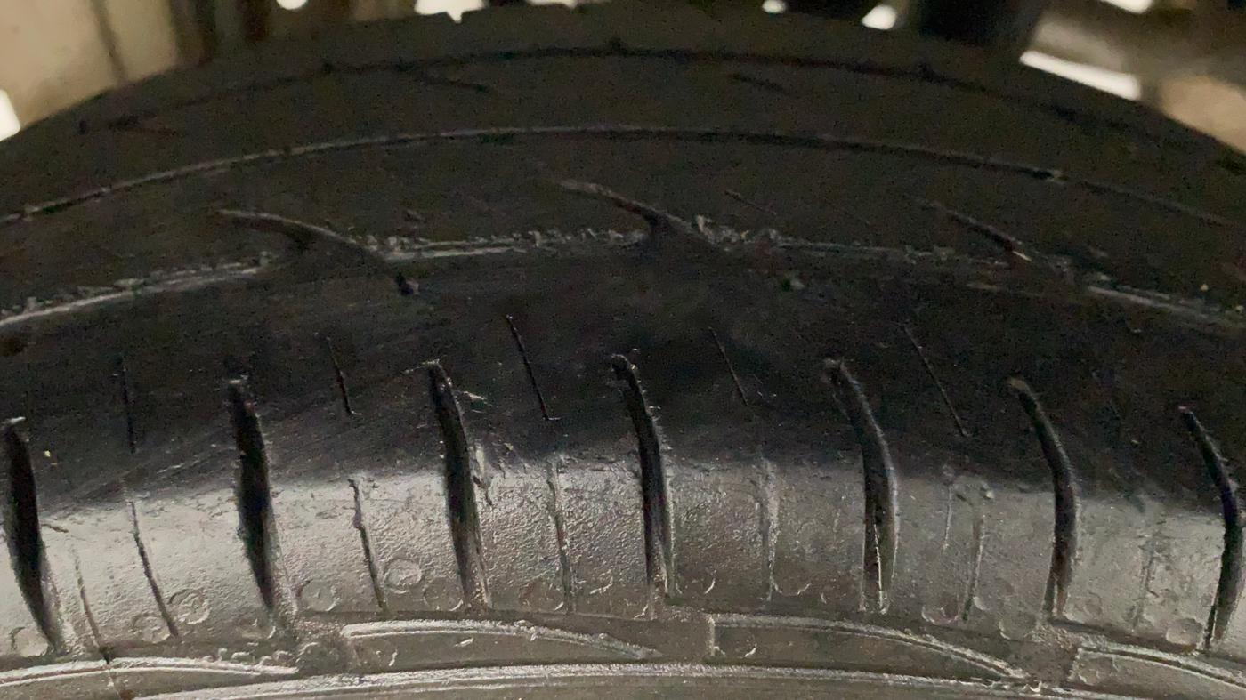 2017 Maruti Alto 800 LXI CNG, CNG, Manual, 96,538 km, Right Rear Tyre Tread