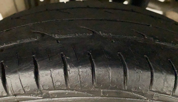 2017 Maruti Alto 800 LXI CNG, CNG, Manual, 96,538 km, Right Rear Tyre Tread
