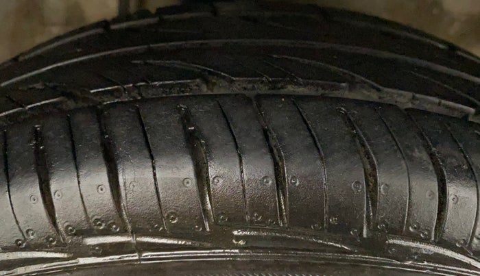 2017 Maruti Alto 800 LXI CNG, CNG, Manual, 96,538 km, Right Front Tyre Tread