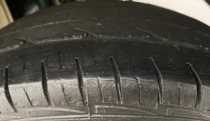 2017 Maruti Alto 800 LXI CNG, CNG, Manual, 96,538 km, Left Rear Tyre Tread