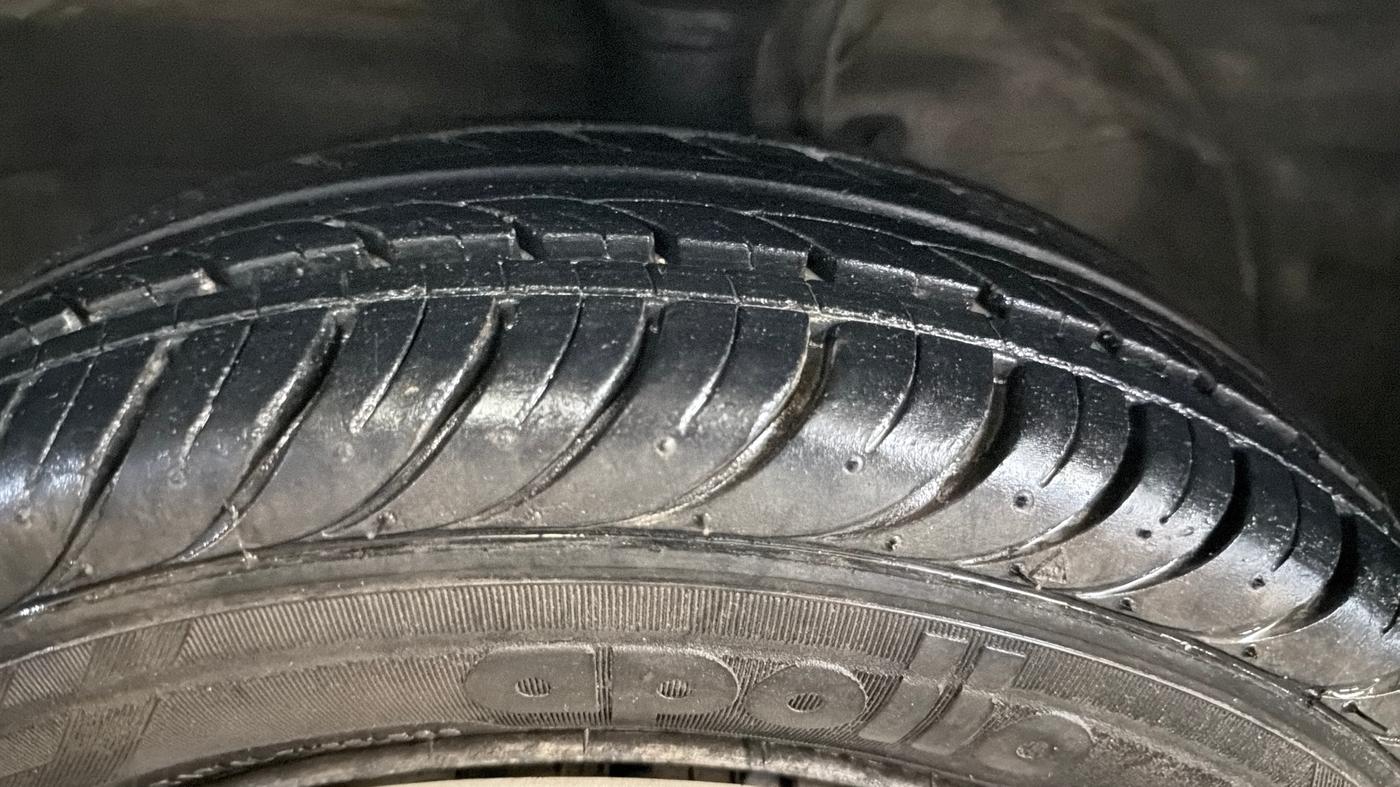 2014 Maruti Wagon R 1.0 LXI CNG, CNG, Manual, 58,922 km, Left Front Tyre Tread