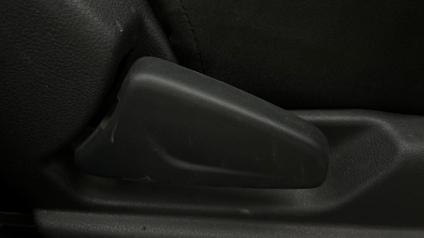 2016 Renault Kwid RXT 1.0, Petrol, Manual, 47,240 km, Driver Side Adjustment Panel