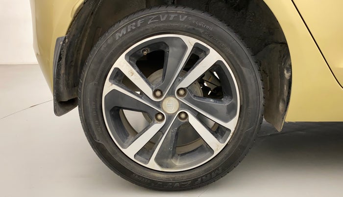 2020 Tata ALTROZ XZ PETROL, Petrol, Manual, 34,901 km, Right Rear Wheel