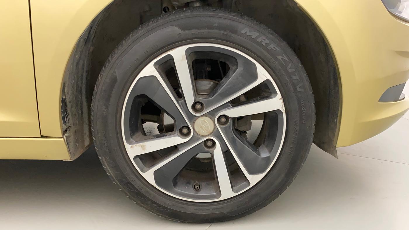 2020 Tata ALTROZ XZ PETROL, Petrol, Manual, 34,901 km, Right Front Wheel