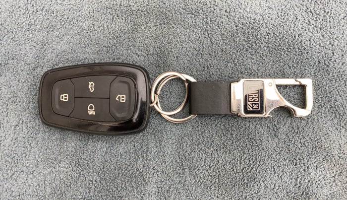 2020 Tata ALTROZ XZ PETROL, Petrol, Manual, 34,901 km, Key Close Up