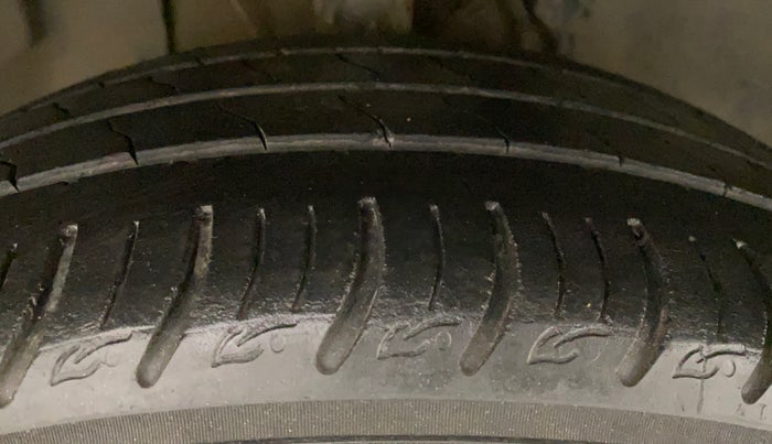 2020 Tata ALTROZ XZ PETROL, Petrol, Manual, 34,901 km, Right Front Tyre Tread