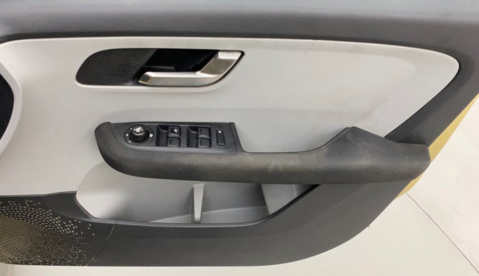 2020 Tata ALTROZ XZ PETROL, Petrol, Manual, 34,901 km, Driver Side Door Panels Control
