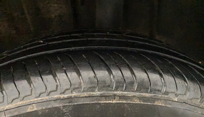 2021 Nissan MAGNITE XE, Petrol, Manual, 53,229 km, Left Rear Tyre Tread