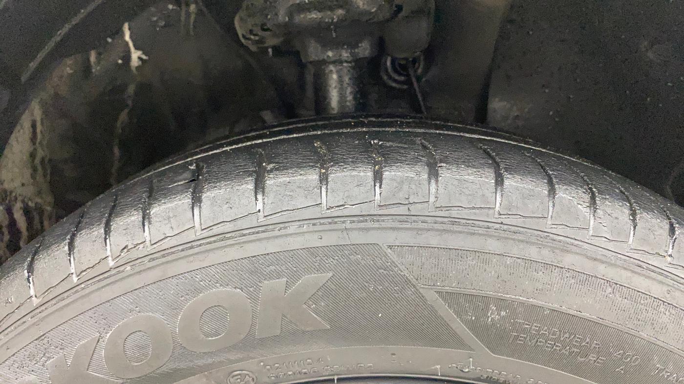 2019 Hyundai VENUE S 1.2, CNG, Manual, 39,369 km, Right Front Tyre Tread