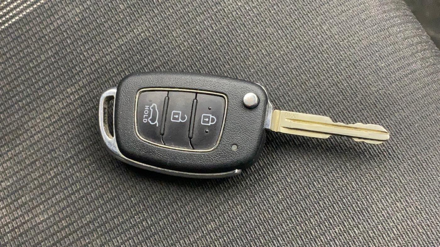 2019 Hyundai VENUE S 1.2, CNG, Manual, 39,369 km, Key Close Up