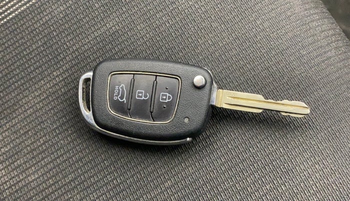 2019 Hyundai VENUE S 1.2, CNG, Manual, 38,118 km, Key Close Up