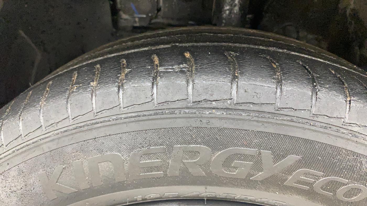 2019 Hyundai VENUE S 1.2, CNG, Manual, 39,369 km, Left Front Tyre Tread