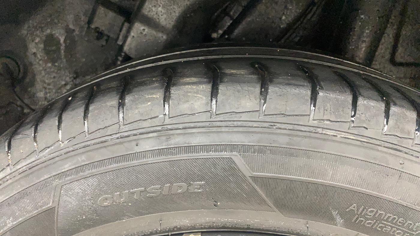 2019 Hyundai VENUE S 1.2, CNG, Manual, 39,369 km, Left Rear Tyre Tread