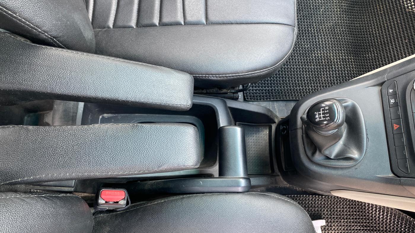 2020 Mahindra MARAZZO M2 8 Str AMT, Diesel, Automatic, 55,435 km, Gear Lever