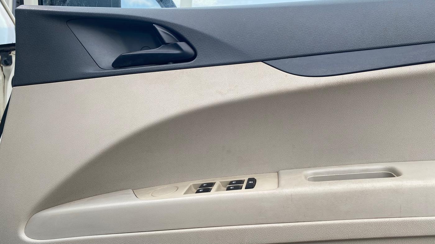2020 Mahindra MARAZZO M2 8 Str AMT, Diesel, Automatic, 55,435 km, Driver Side Door Panels Control