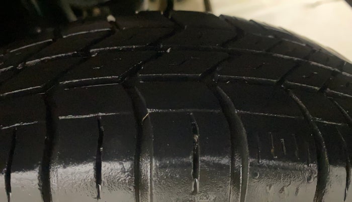2015 Maruti Alto 800 LXI, Petrol, Manual, 23,116 km, Left Rear Tyre Tread