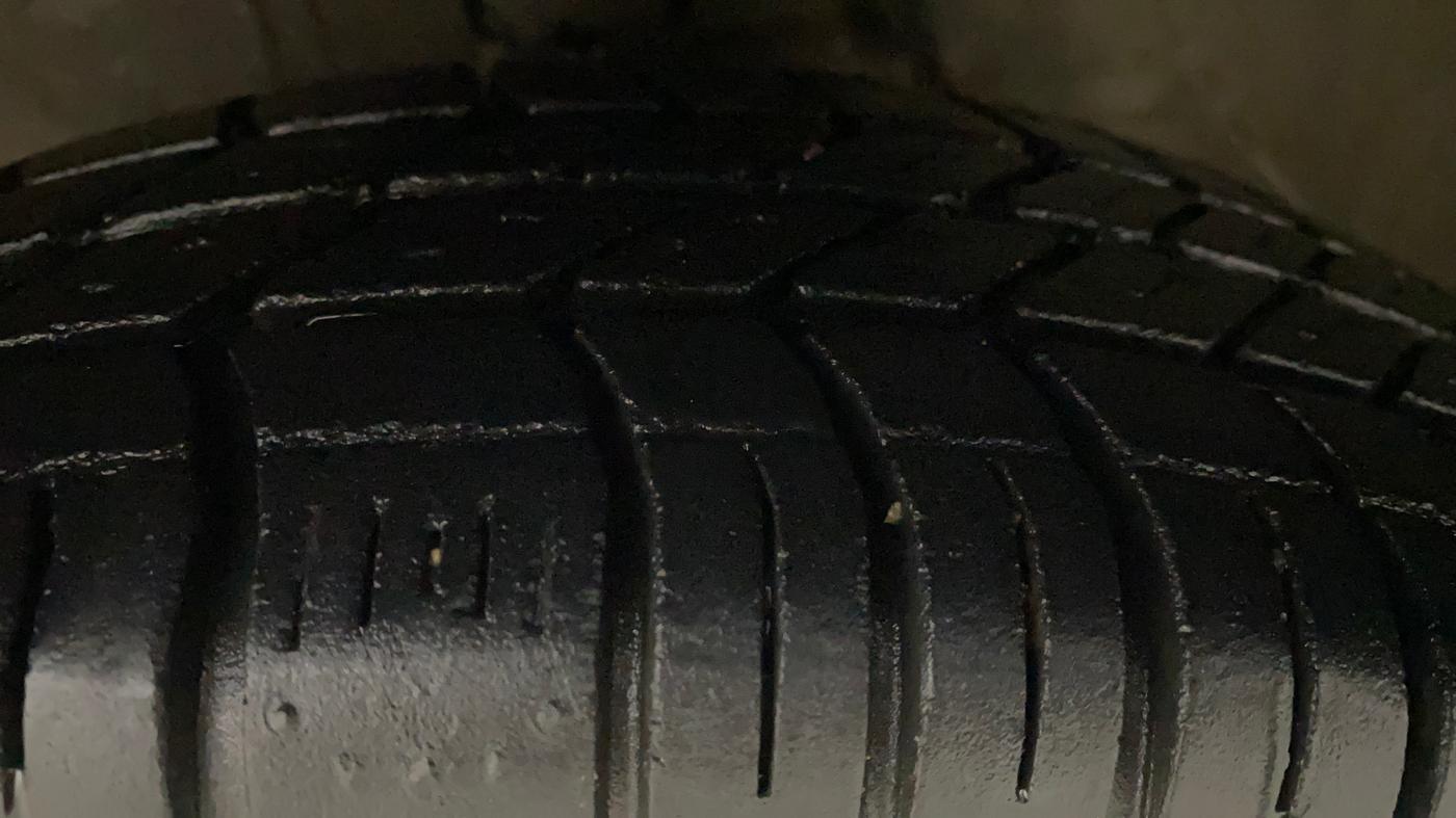 2015 Maruti Alto 800 LXI, Petrol, Manual, 23,116 km, Left Front Tyre Tread