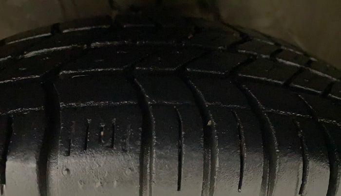 2015 Maruti Alto 800 LXI, Petrol, Manual, 23,116 km, Left Front Tyre Tread
