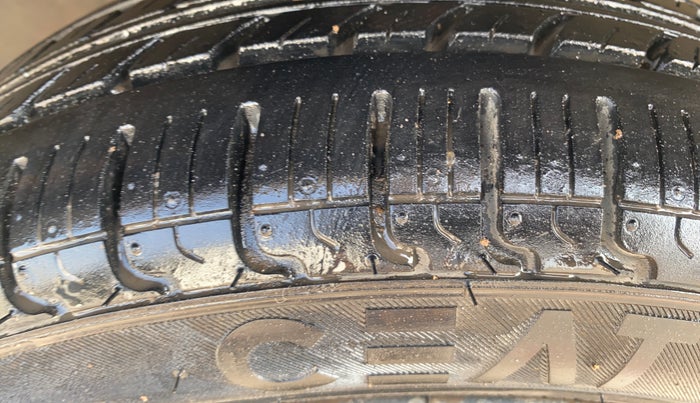 2018 Maruti Alto K10 VXI, Petrol, Manual, 61,893 km, Right Front Tyre Tread