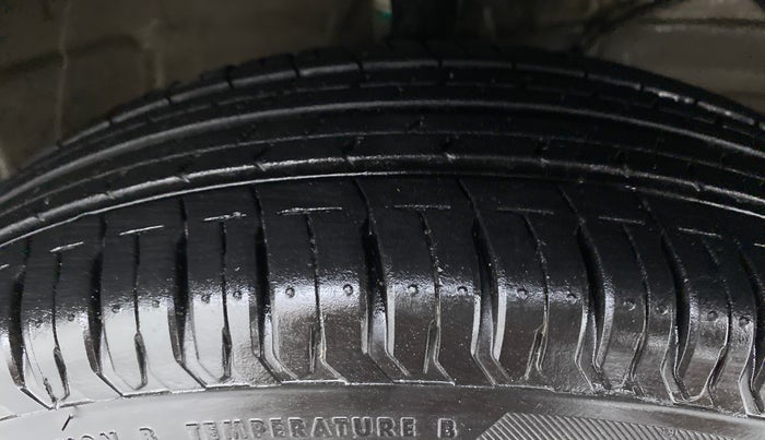 2020 Maruti Swift VXI D, Petrol, Manual, 17,554 km, Right Front Tyre Tread