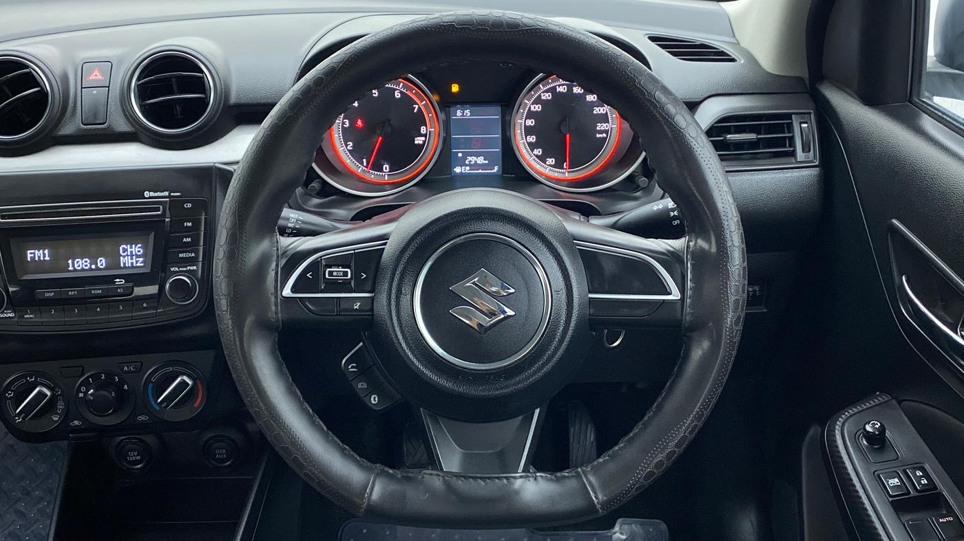2020 Maruti Swift VXI D, Petrol, Manual, 17,554 km, Steering Wheel Close Up